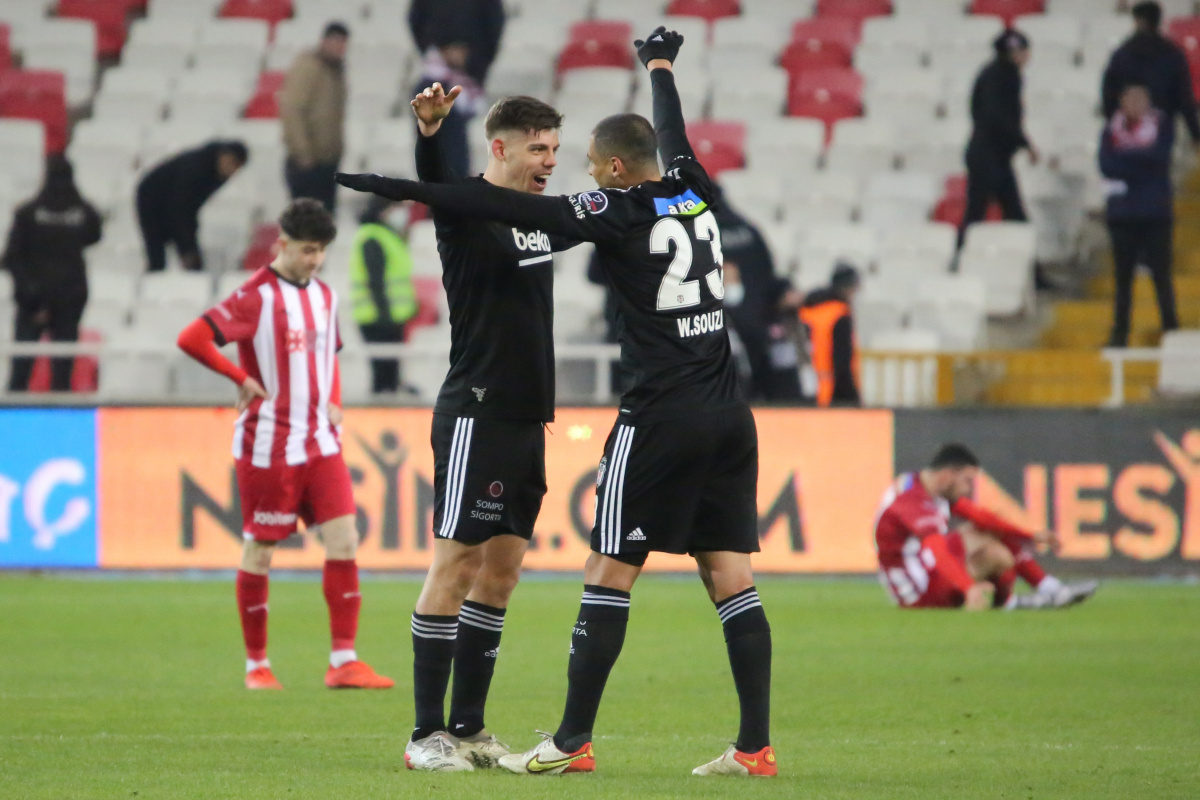 Beşiktaş, Sivas’ta 3 golle güldü!