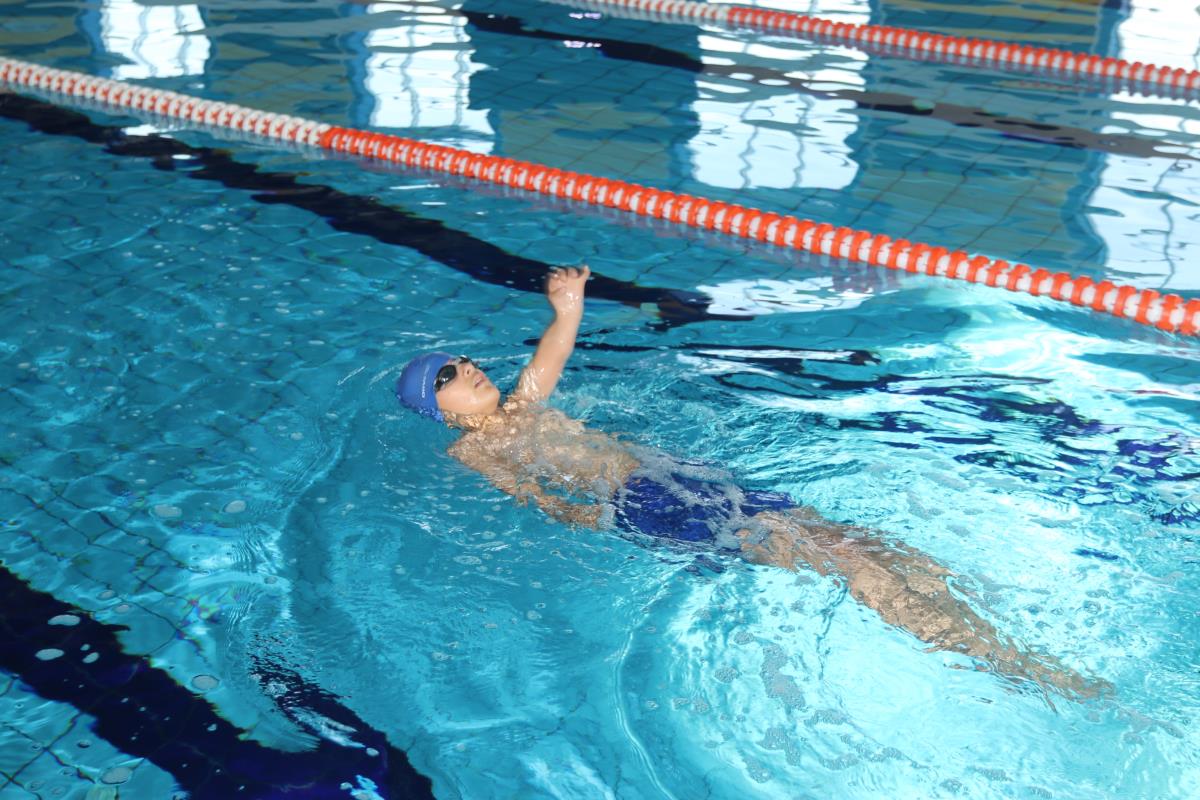 Engelli sporcu başarılarıyla yüzmede adını duyurmak istiyor