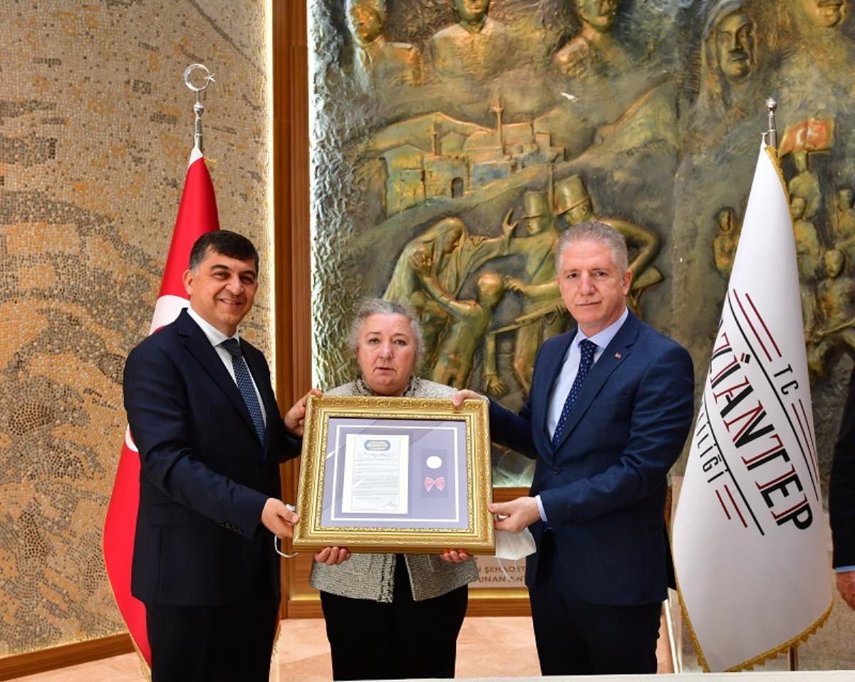 Gaziantep te hayırsever kadın 32 derslikli okul yaptıracak