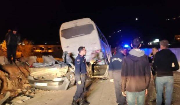 İşçileri taşıyan otobüs kaza yaptı: 1 ölü, 21 yaralı