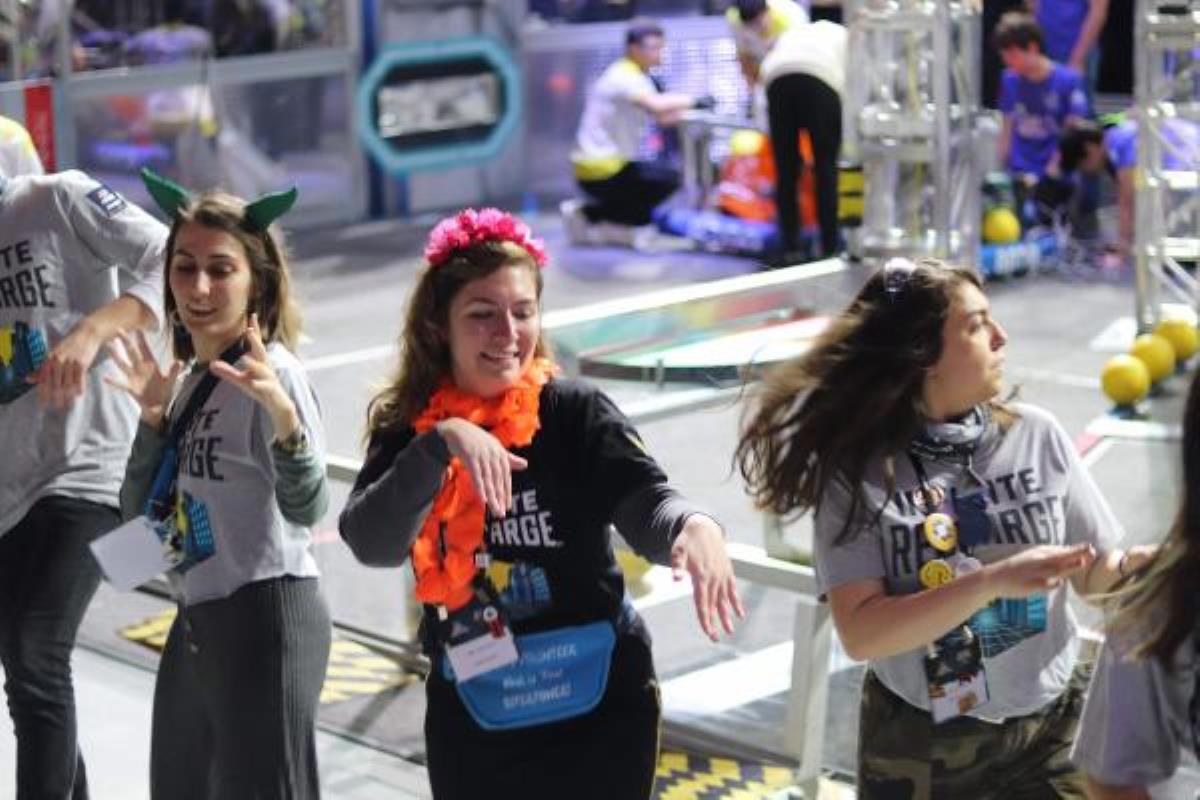 Liseler arası  uluslararası robotik yarışma  İzmir de başlıyor
