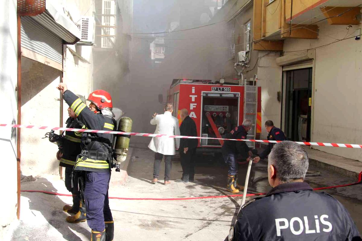 Son dakika haberleri… Çeyiz mağazasında yangın: 8 çalışan dumandan etkilendi