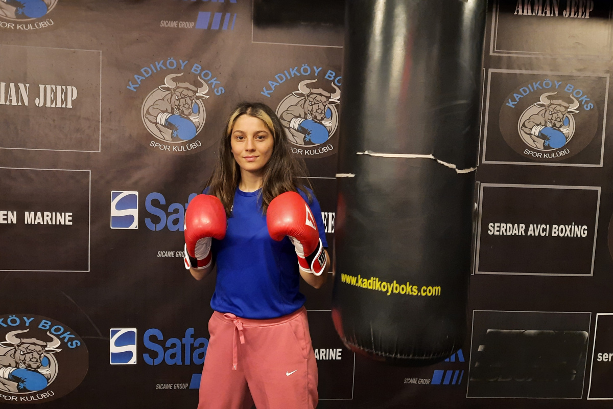 WBC gümüş kemer maçına çıkacak ilk Türk kadın boksör