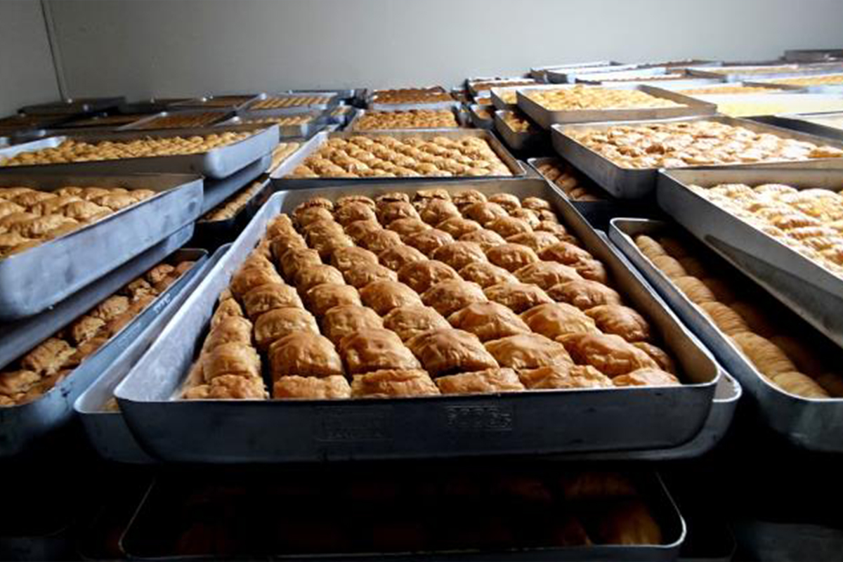 4 bin tepsi baklava yaptı Ramazanı bekliyor