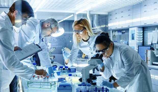 İngiltere’de bilim insanları bir kadının cilt hücrelerini 30 yıl gençleştirdi