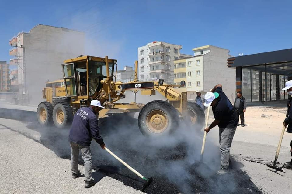 Nizip Belediyesi asfalt çalışmalarına devam ediyor