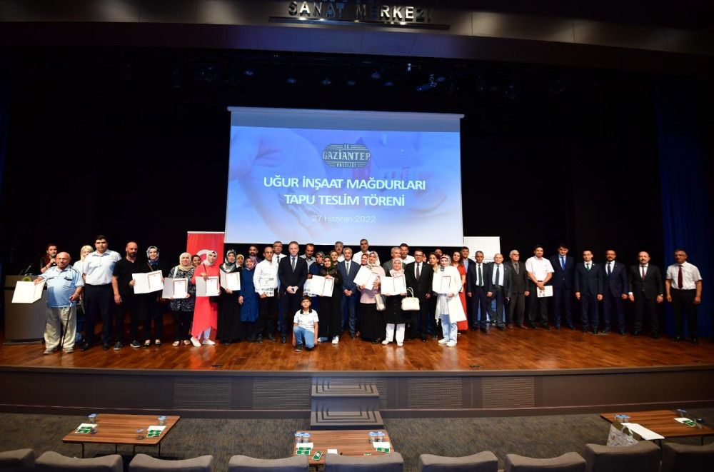 Uğur İnşaat Mağdurları Tapularına Kavuşuyor