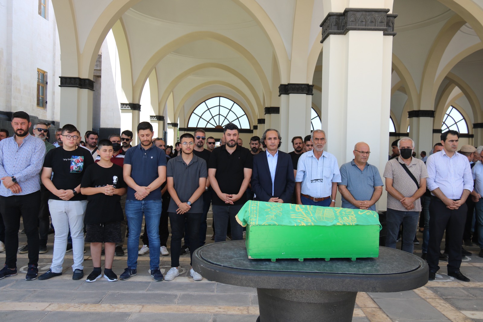 Minik Eren gözyaşları arasında uğurlandı