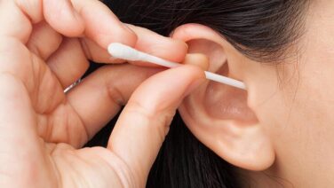 Kulak çubuğuyla kulak temizlemek neden doğru değil?
