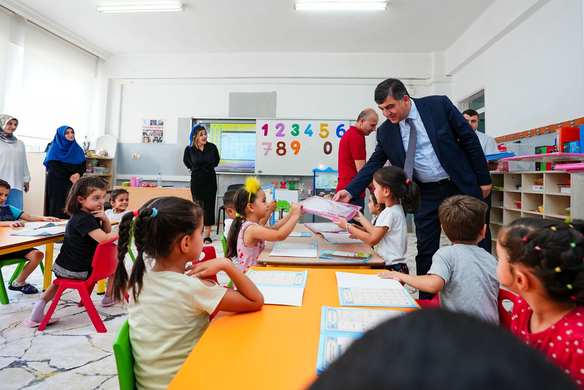 Fadıloğlu, ana sınıfı öğrencilerini ziyaret etti