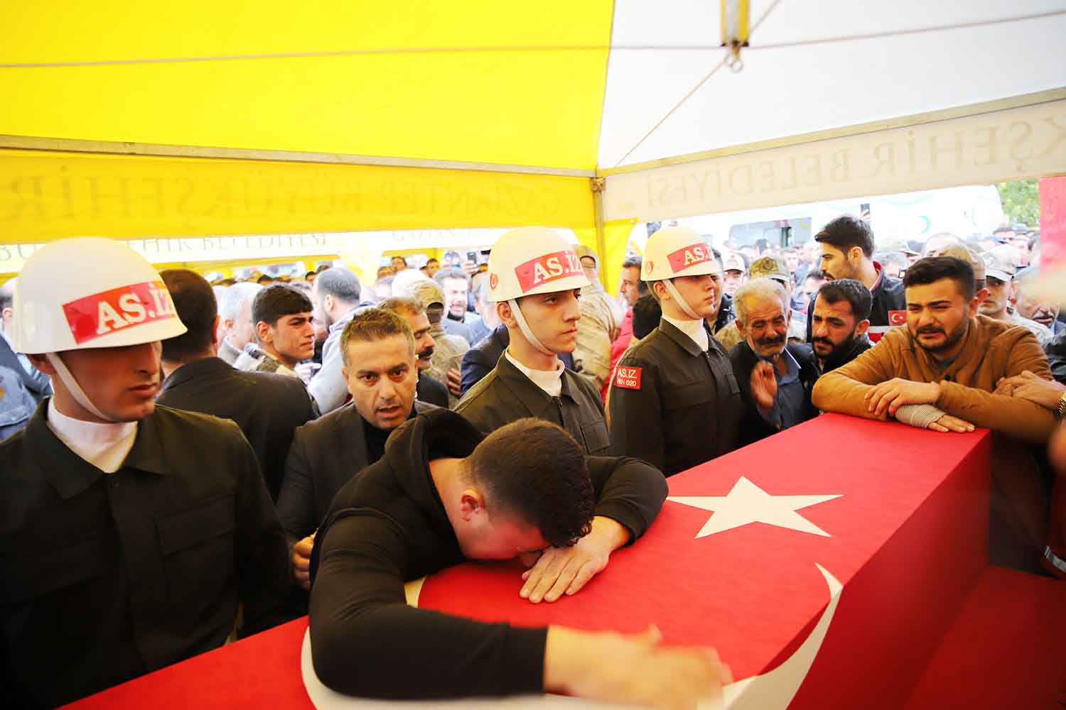 ŞEHİDİMİZİ KALBİMİZE GÖMDÜK