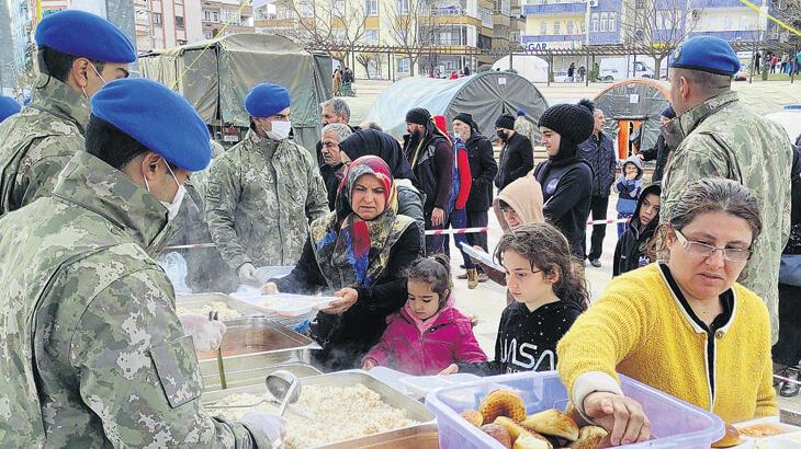 25 bin Mehmetçik deprem görevinde