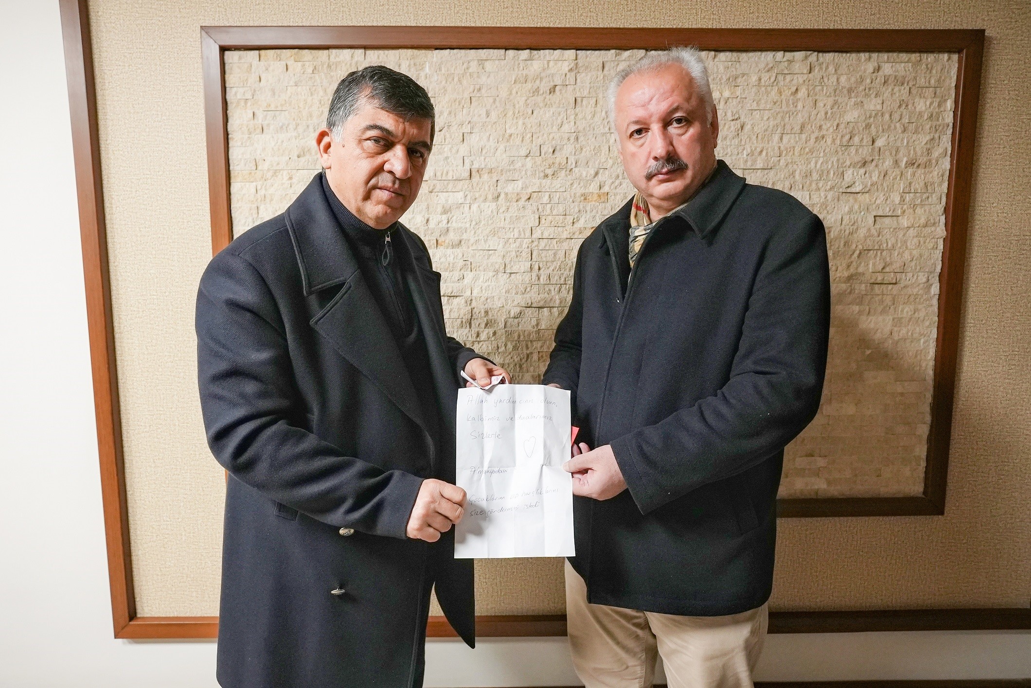 Gurbetçi çocukların notu, Fadıloğlu’na duygusal anlar yaşattı