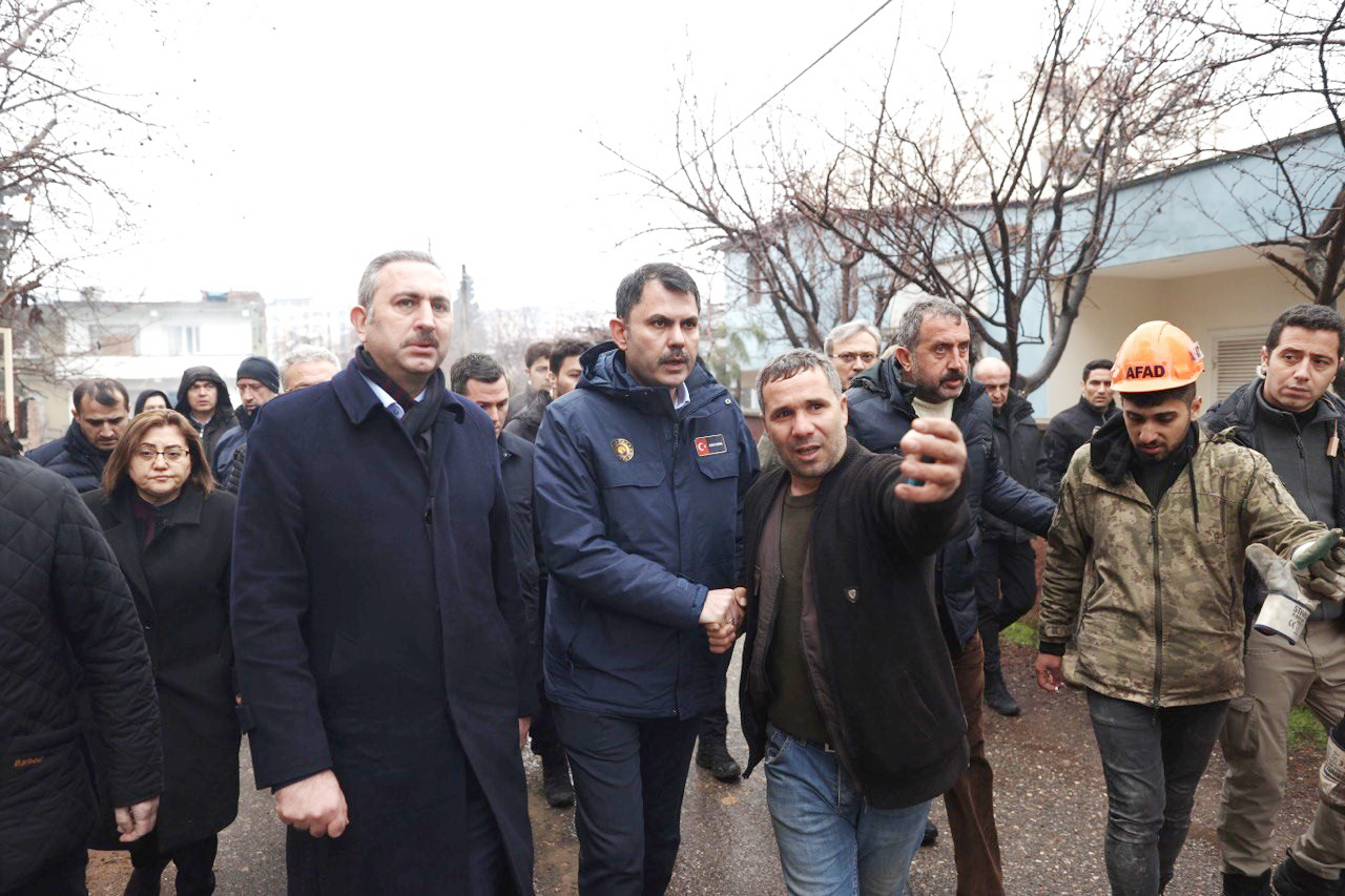 KURUM: “ACİL YIKILMASI GEREKENLERİ HIZLA YIKIP GÜVENLİ KONUTLAR İNŞA EDECEĞİZ!”