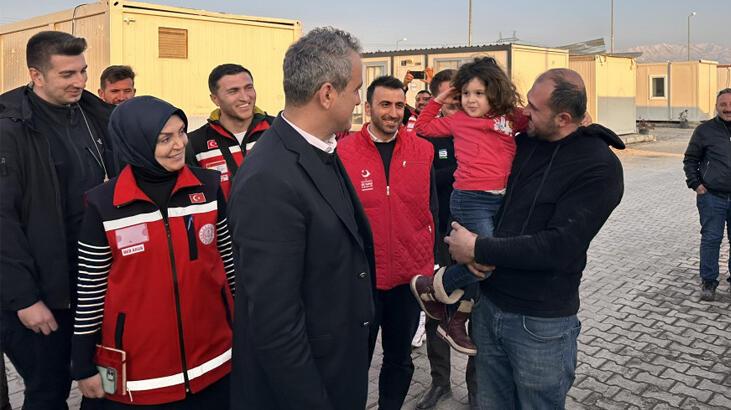 Bakan Özer: Evlatlarımızın her daim yanında olacağız