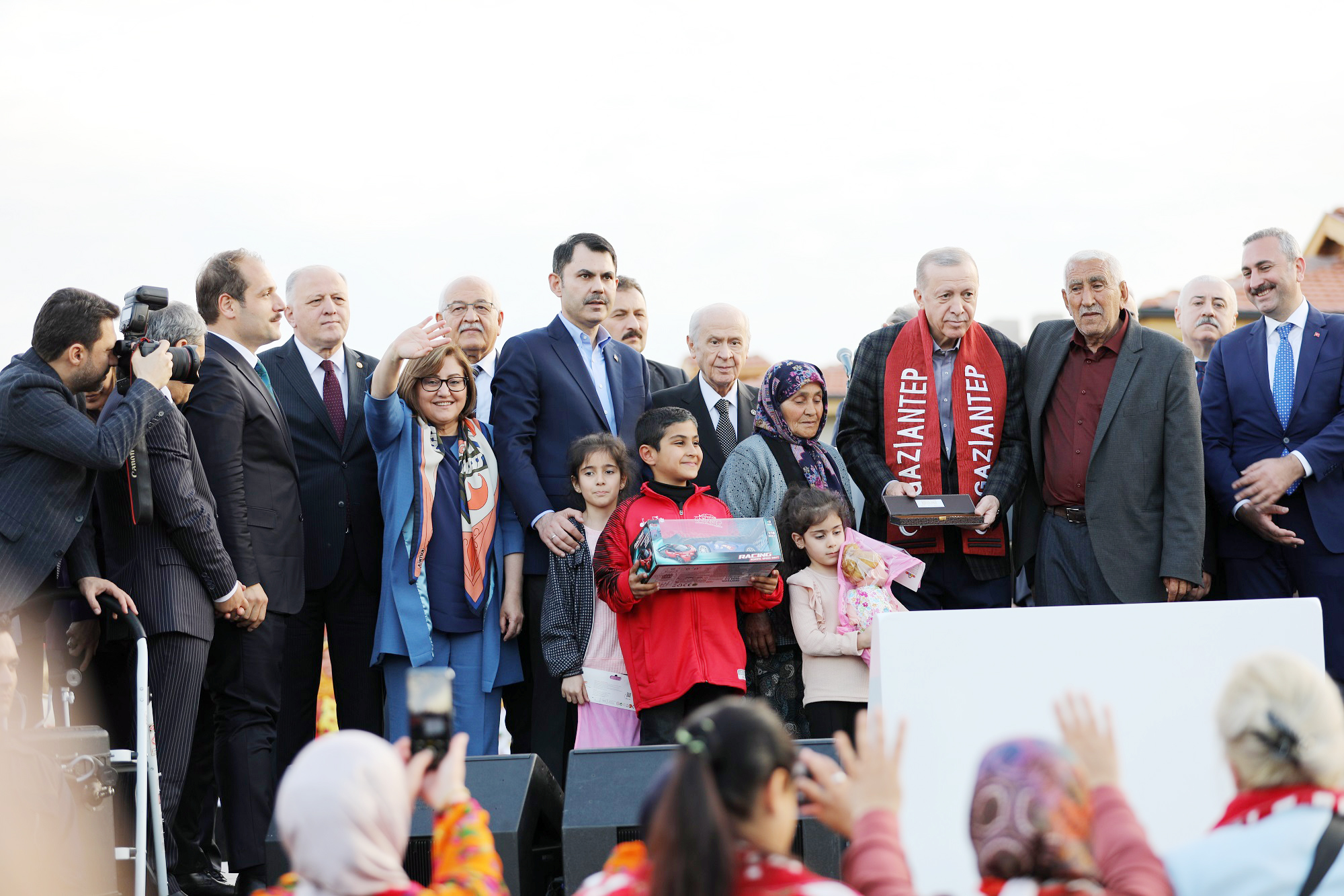 YEPYENİ HAYAT ALANLARI İNŞA EDİYORUZ