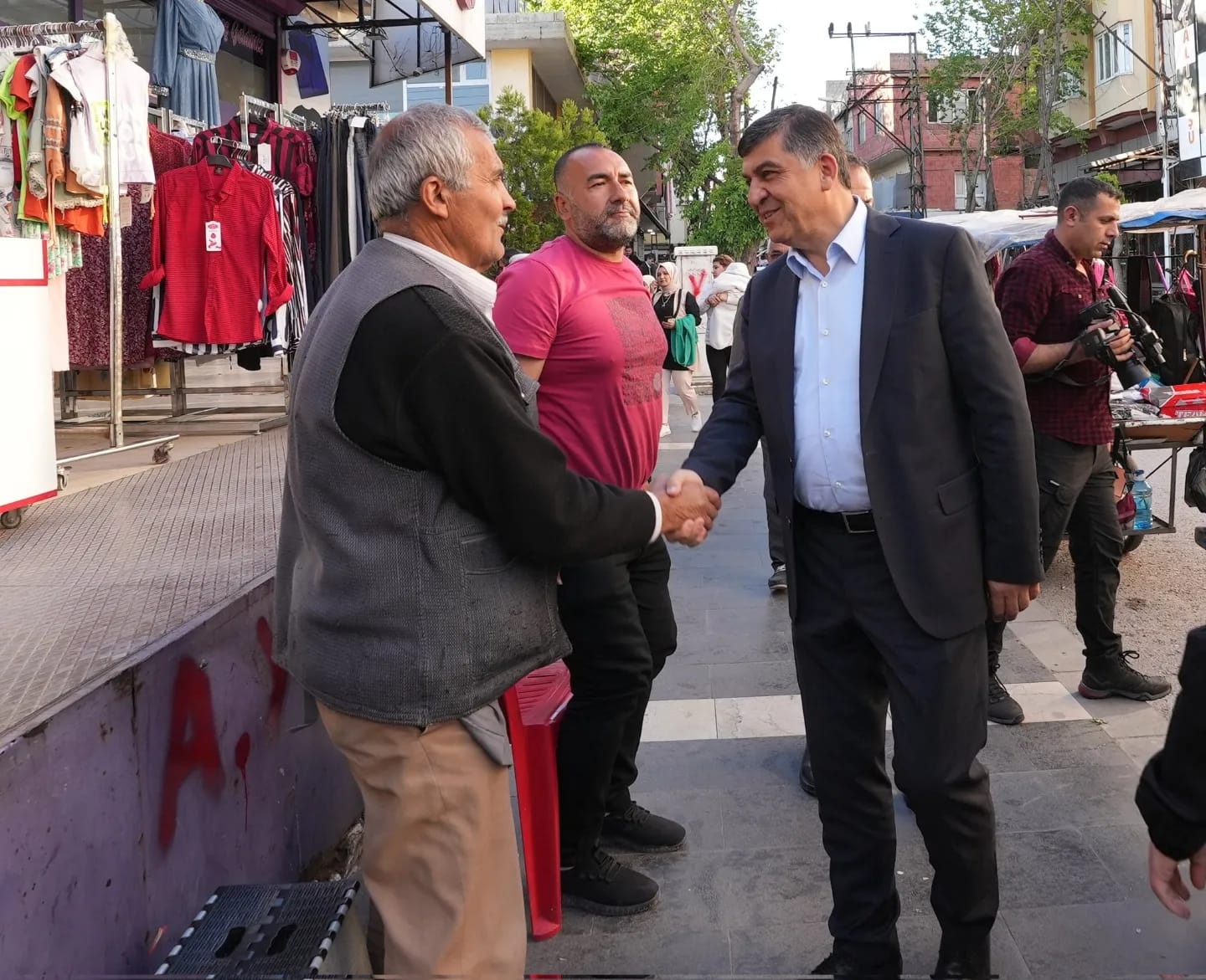 BAŞKAN FADILOĞLU, ŞOFÖR ALİ CADDESİ ESNAFINI ZİYARET ETTİ