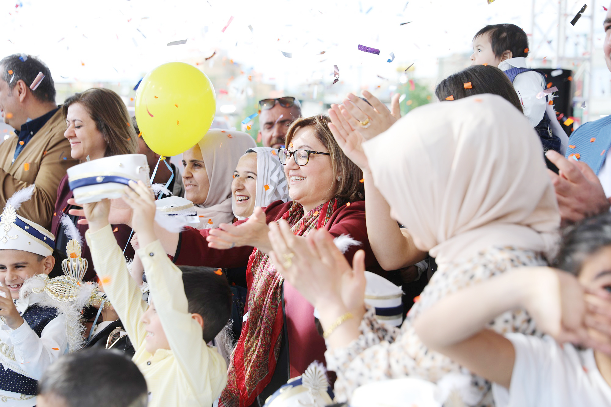 Sünnet ettirilen çocuklara, çeyrek altın ve bisiklet hediye edildi