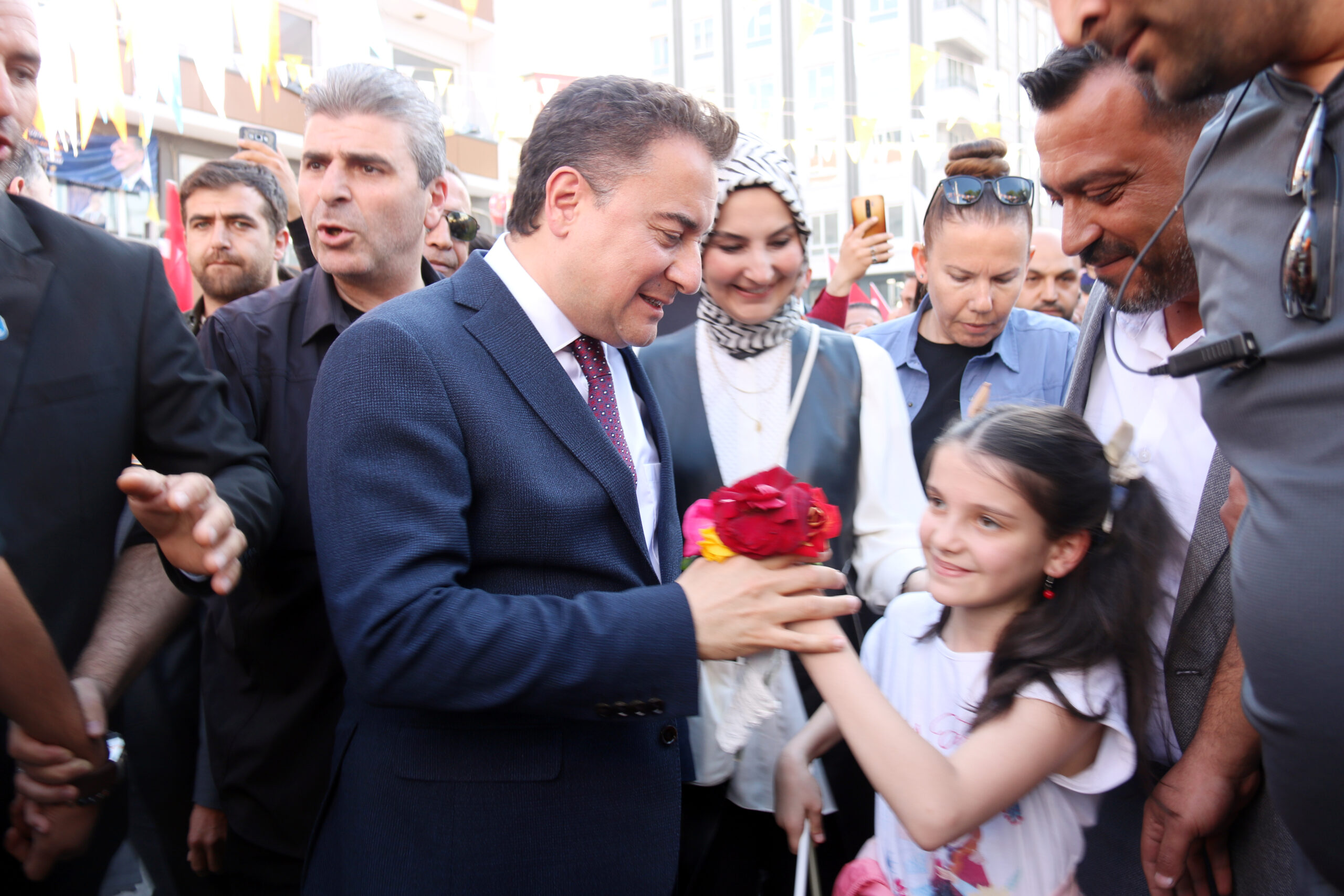 DEVA Partisi Genel Başkanı Ali Babacan, Gaziantep’te vatandaşlarla bir araya geldi