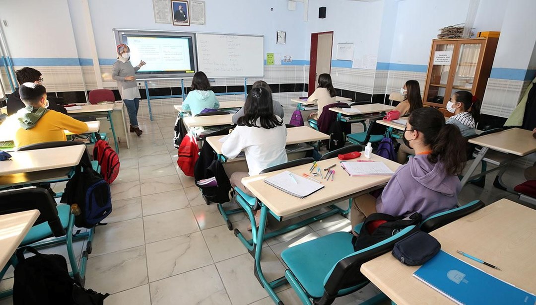 Milli Eğitim Bakanı Özer: 100 öğrencisi olan her okulda bir rehber öğretmen olacak