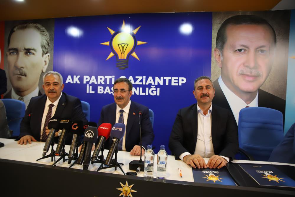 Cumhurbaşkanı Yardımcısı Yılmaz, Gaziantep’te AK Partililerle buluştu