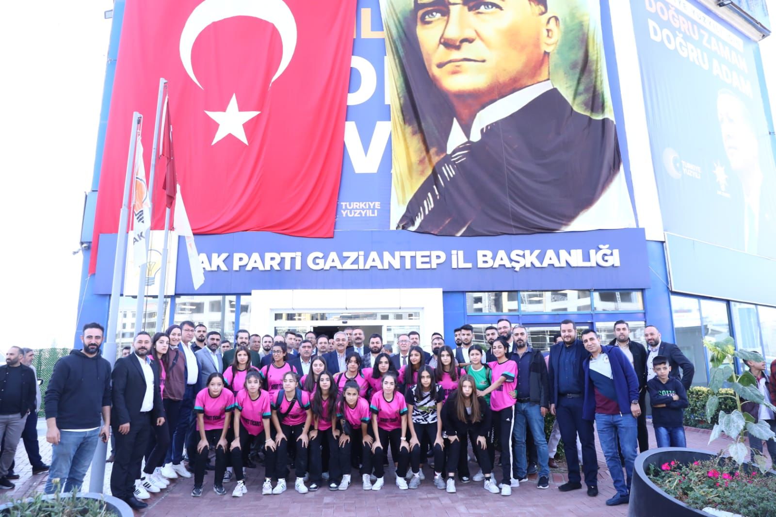 ŞanlıDer’den AK Parti’de gövde gösterisi.