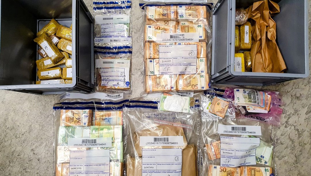 50 kilo altın 500 bin euroyla yakalandılar: Türkiye’ye geliyorlardı