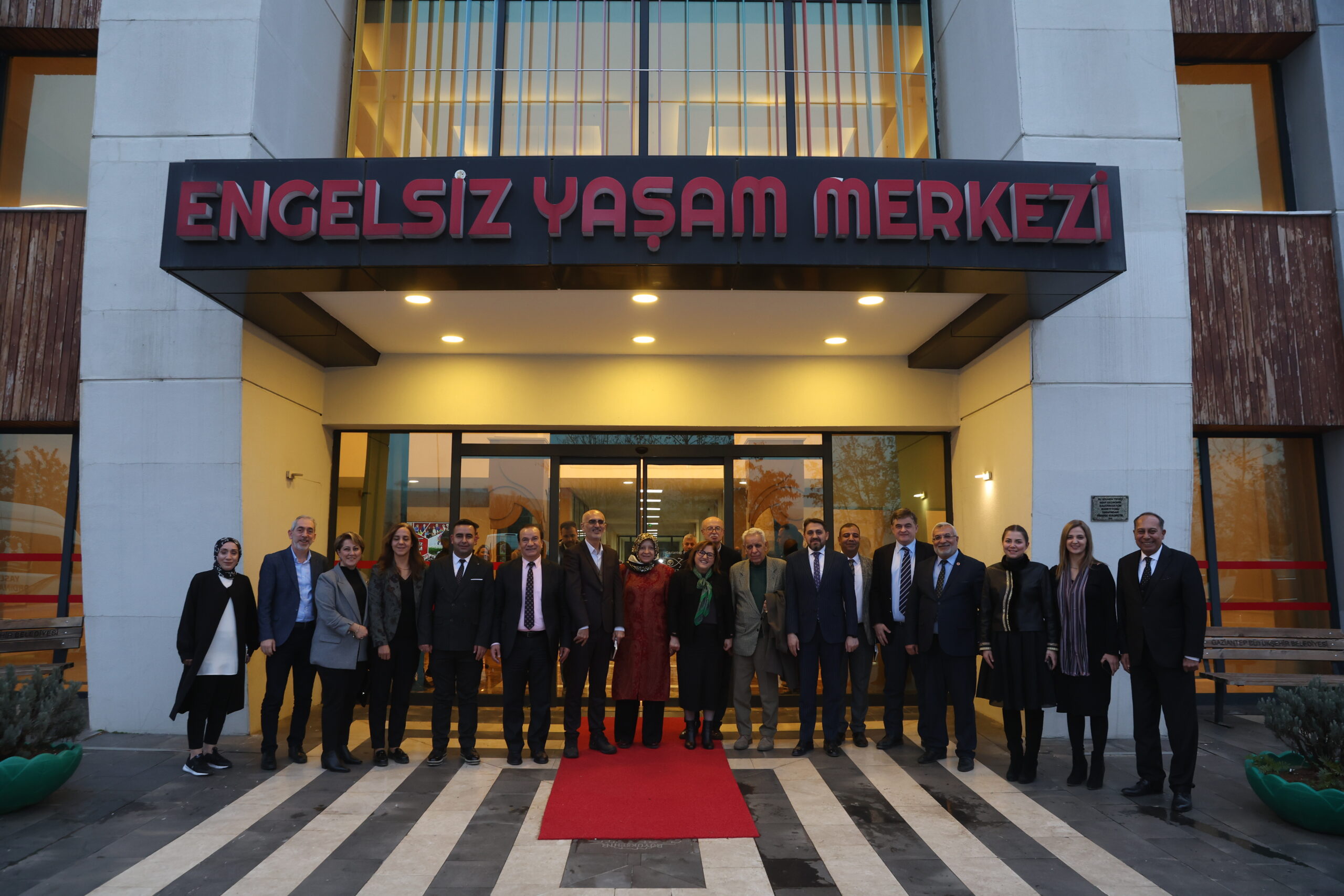 BÜYÜKŞEHİR İLE ENGELLER KALKIYOR