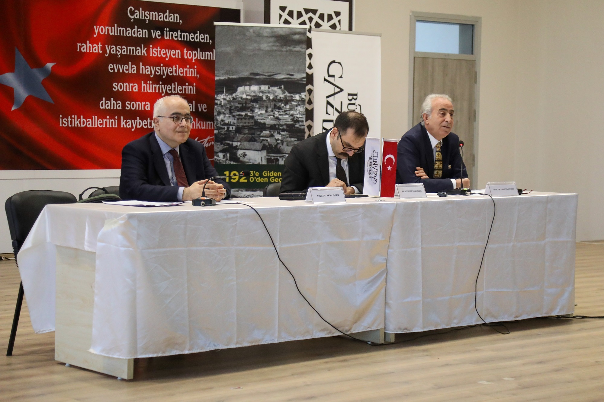 GAZİANTEP’İN HER İLÇESİNDE PLANLANAN KURTULUŞ PANELLERİ BAŞLADI!