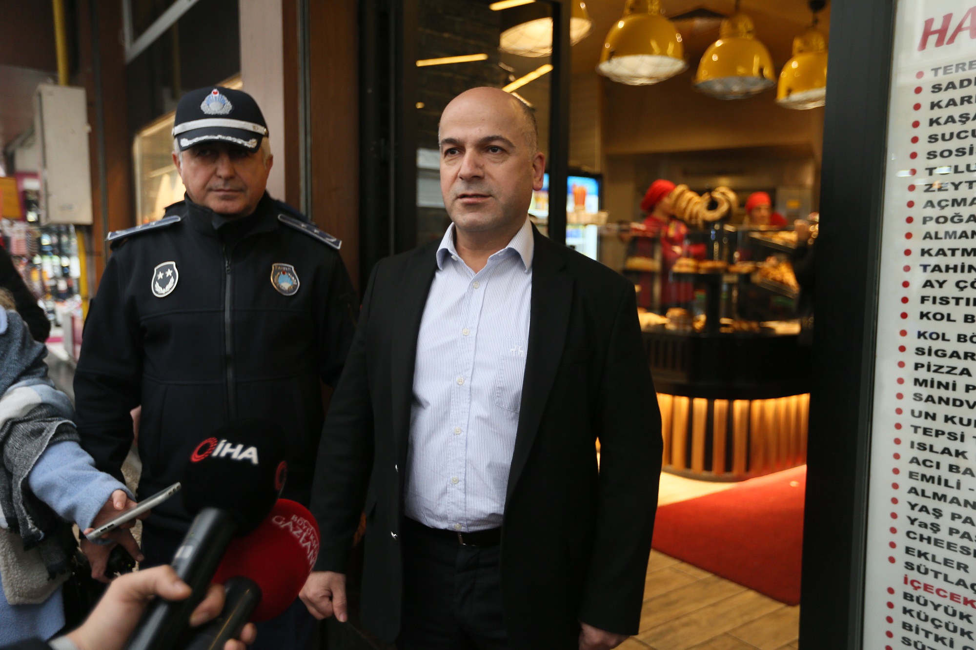 BÜYÜKŞEHİR ZABITA EKİPLERİ İL GENELİNDE FİYAT ETİKETİ DENETİMİ YAPIYOR