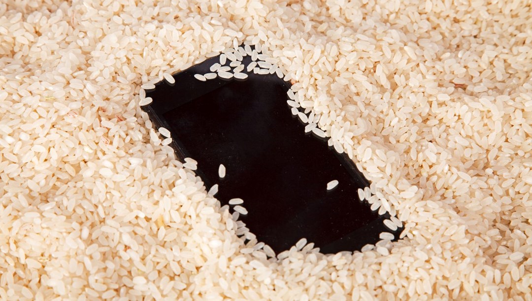 Apple’dan ıslak telefonu pirince koymayın uyarısı