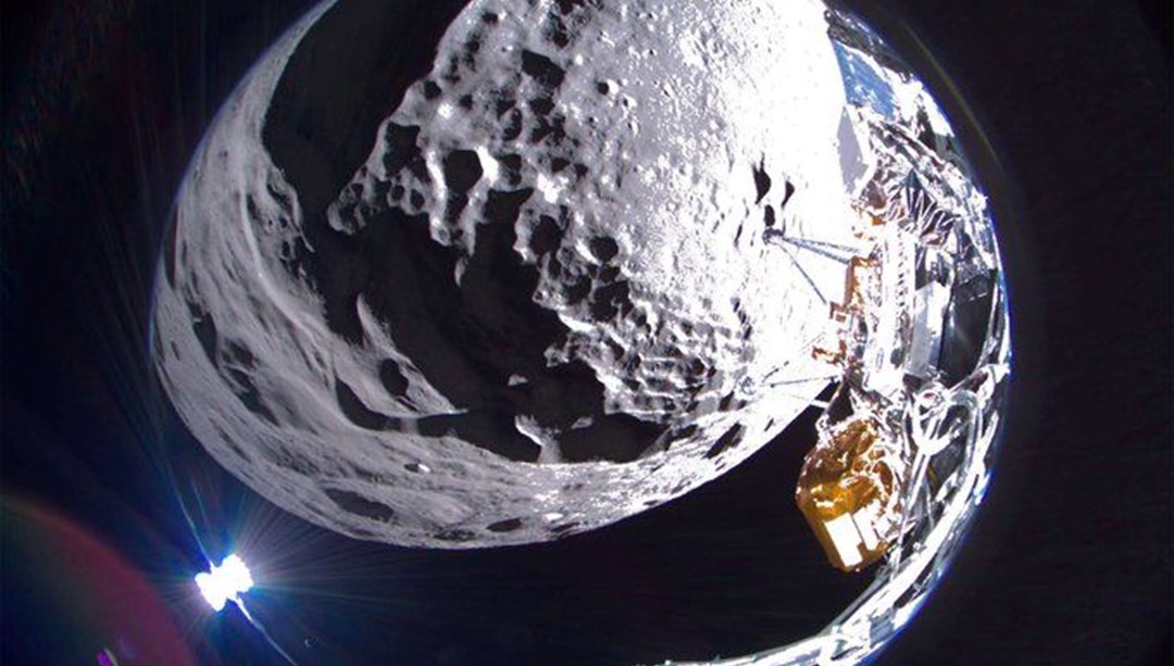 Ay’daki uzay aracından fotoğraf