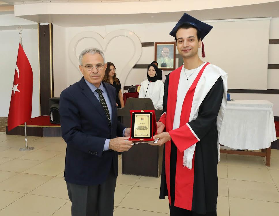 GAÜN TURİZM VE OTELCİLİK MESLEK YÜKSEKOKULU’NUN MEZUNİYET SEVİNCİ