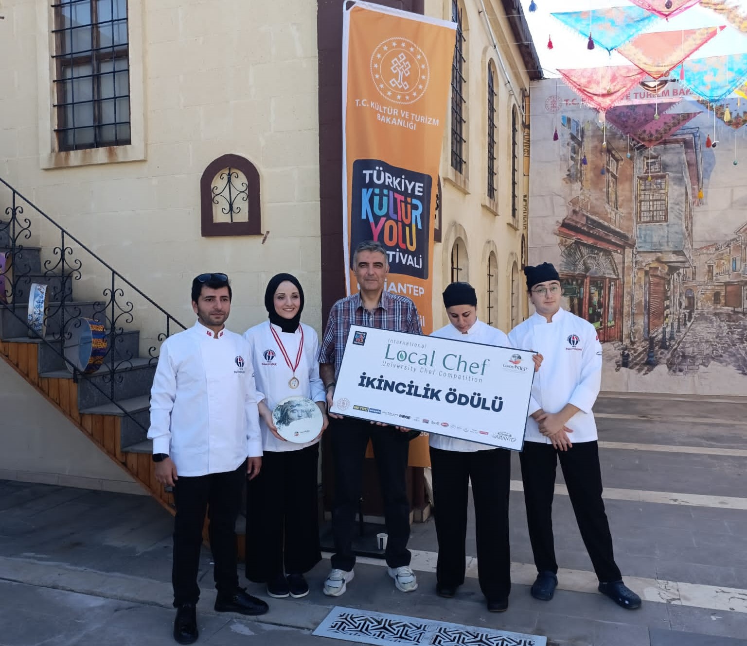 GAÜN ÖĞRENCİLERİ, GASTROANTEP LOCAL CHEF YARIŞMASI’NDA İKİNCİLİK KAZANDI