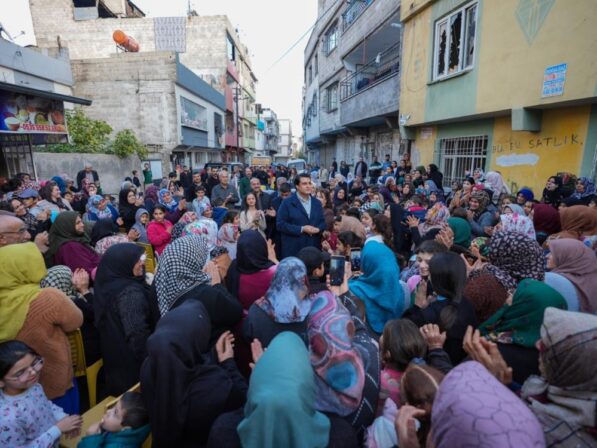 Başkan Yılmaz’ın mahalle ziyareti mitinge dönüştü