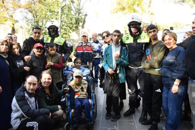 Jandarmadan özel ihtiyaçlı çocuklara anlamlı ziyaret