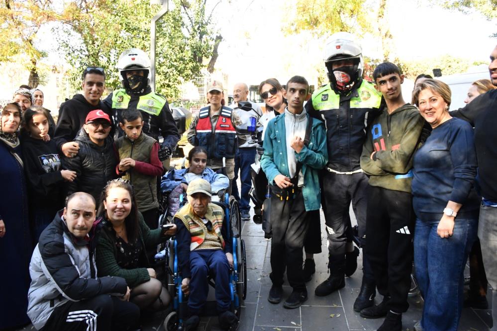 Jandarmadan özel ihtiyaçlı çocuklara anlamlı ziyaret