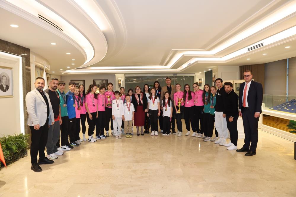 Gaziantep’in şampiyonları, Şahin ile bir araya geldi