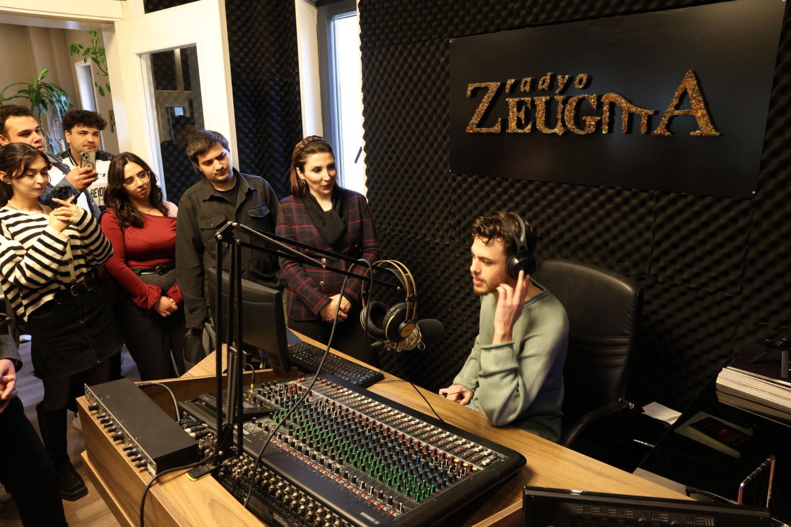 Radyo ve Televizyonun Kalbi Ay Medya’da Attı