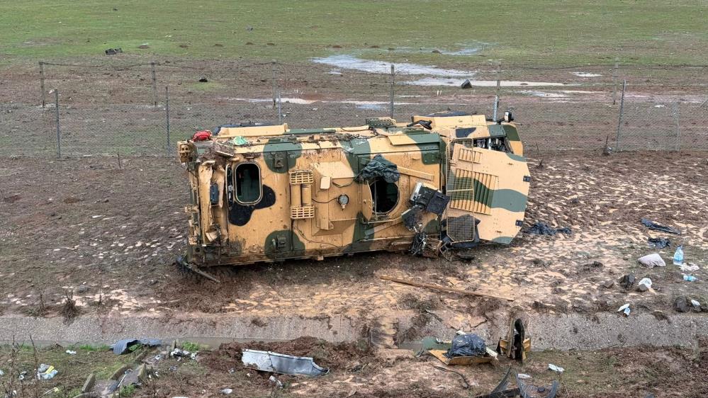 TAG Otoyolu’nda kontrolden çıkan askeri araç devrildi: 10 asker yaralandı