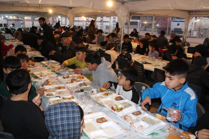 Şehitkamil’de binlerce kişi ilk iftarını aynı sofrada açtı