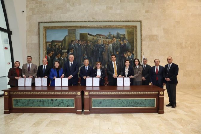 Engelsiz Aktif Yaşam Merkezi için imzalar atıldı