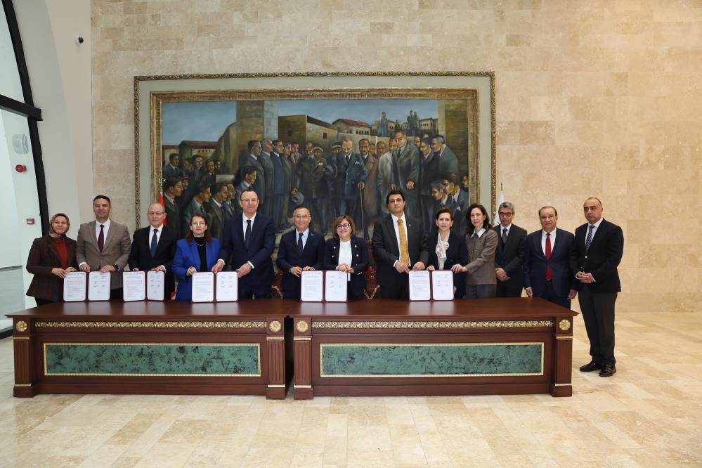 Engelsiz Aktif Yaşam Merkezi için imzalar atıldı