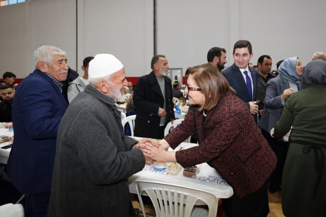 Şahin, Oğuzeli’nde vatandaşlarla iftar programında buluştu