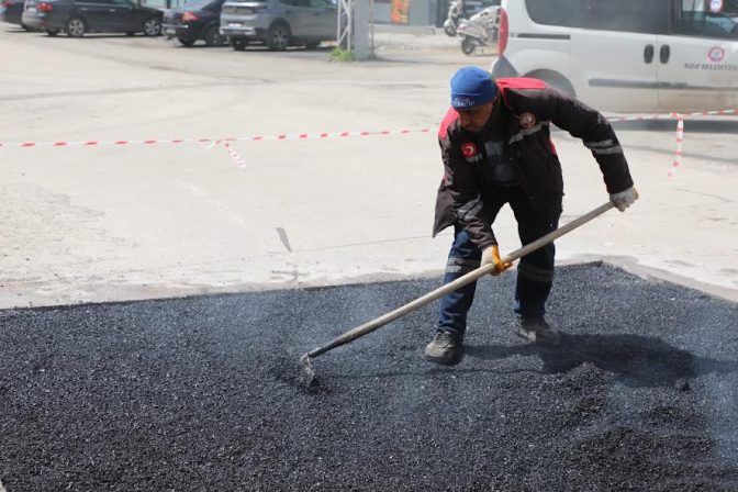 Nizip’te yol bakım ve onarım çalışmaları aralıksız sürüyor