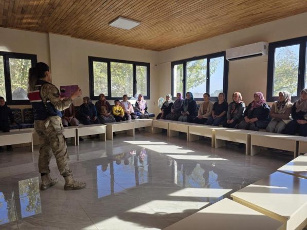 Jandarma ekipleri KADES uygulamasını tanıttı