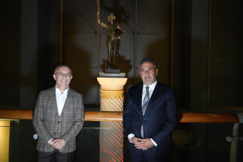 Zeugma Mozaik Müzesi’nde yoğun ilgi gören Mars heykelinin önü genişletildi