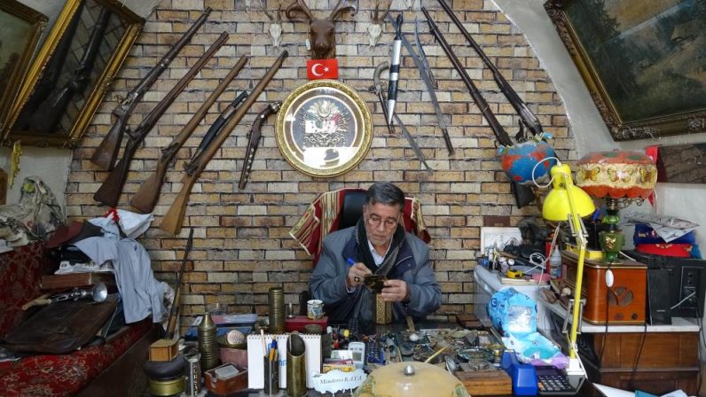 Antikacılardan antika tutkunlarına uyarı: “Her eski antika değil”