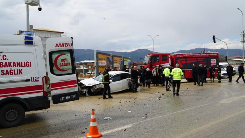 Gaziantep’te tır ile otomobil çarpıştı: 2 yaralı