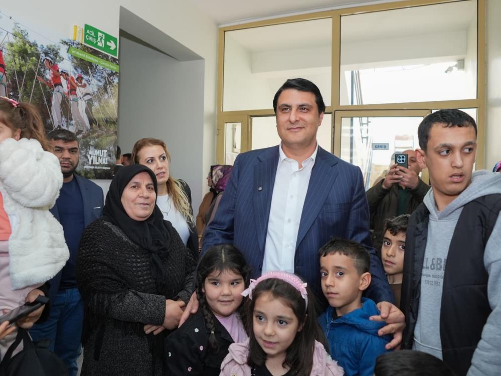 Yılmaz’dan kadın ve çocuklara anlamlı ziyaret